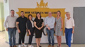 Gruppenbild der Organisatoren des Projekts von REWE Group und Internationalem Bund (IB)