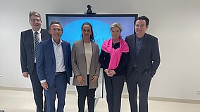 Prof. Axel Ekkernkamp (Ärztlicher Direktor ukb), Prof. Thomas Druyen (opta data Zukunfts-Stiftung), Prof. Mariam Hartinger (Präsidentin der IB HS), Simone Borchardt (CDU-Bundestagsfraktion) sowie Thiemo Fojkar (Vorstandsvorsitzender des Internationalen Bundes)