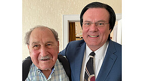 Karl-Heinz Goebels zusammen mit dem IB-Vorstandsvorsitzenden Thiemo Fojkar, der ihn kurz nach dem Tod seiner Frau in Düsseldorf besuchte.