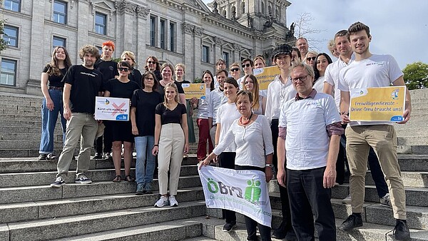 Das Team der Kampagne "Freiwilligendienst stärken"