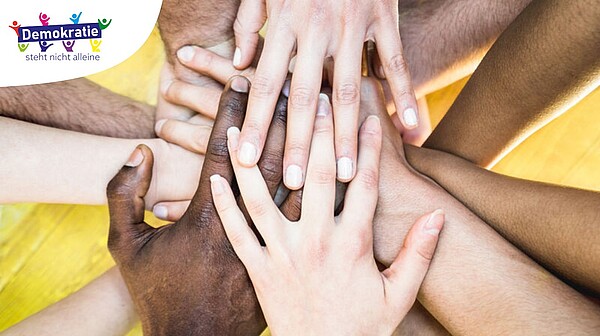 Hände mit verschiedenen Hautfarben