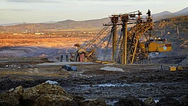 Spezial-Bagger beim Rohstoffabbau 
