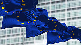 Europaflaggen wehen im Wind