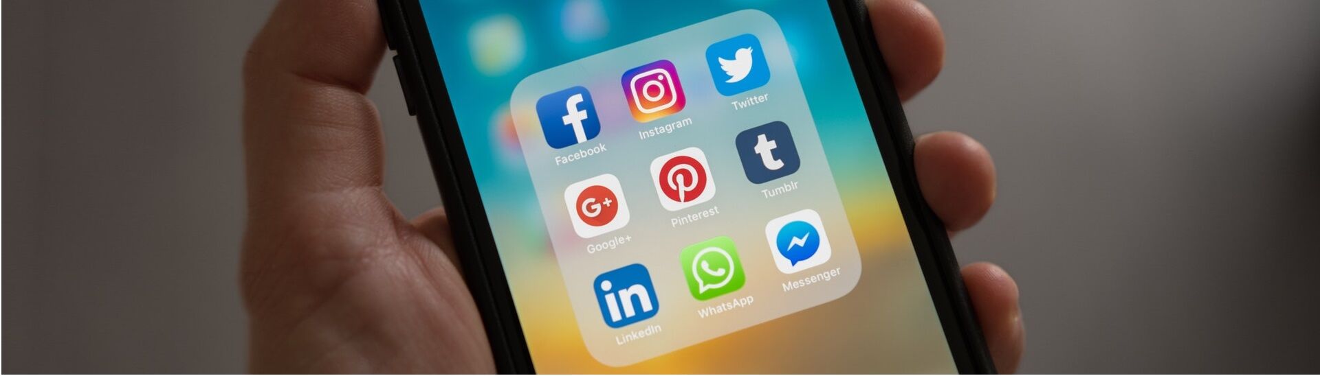 Social Media-Aktivitäten Kopfbereich, Apps auf Smartphone