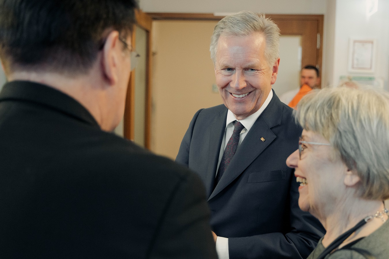 Christian Wulff, Petra Merkel und Thiemo Fojkar im Gespräch