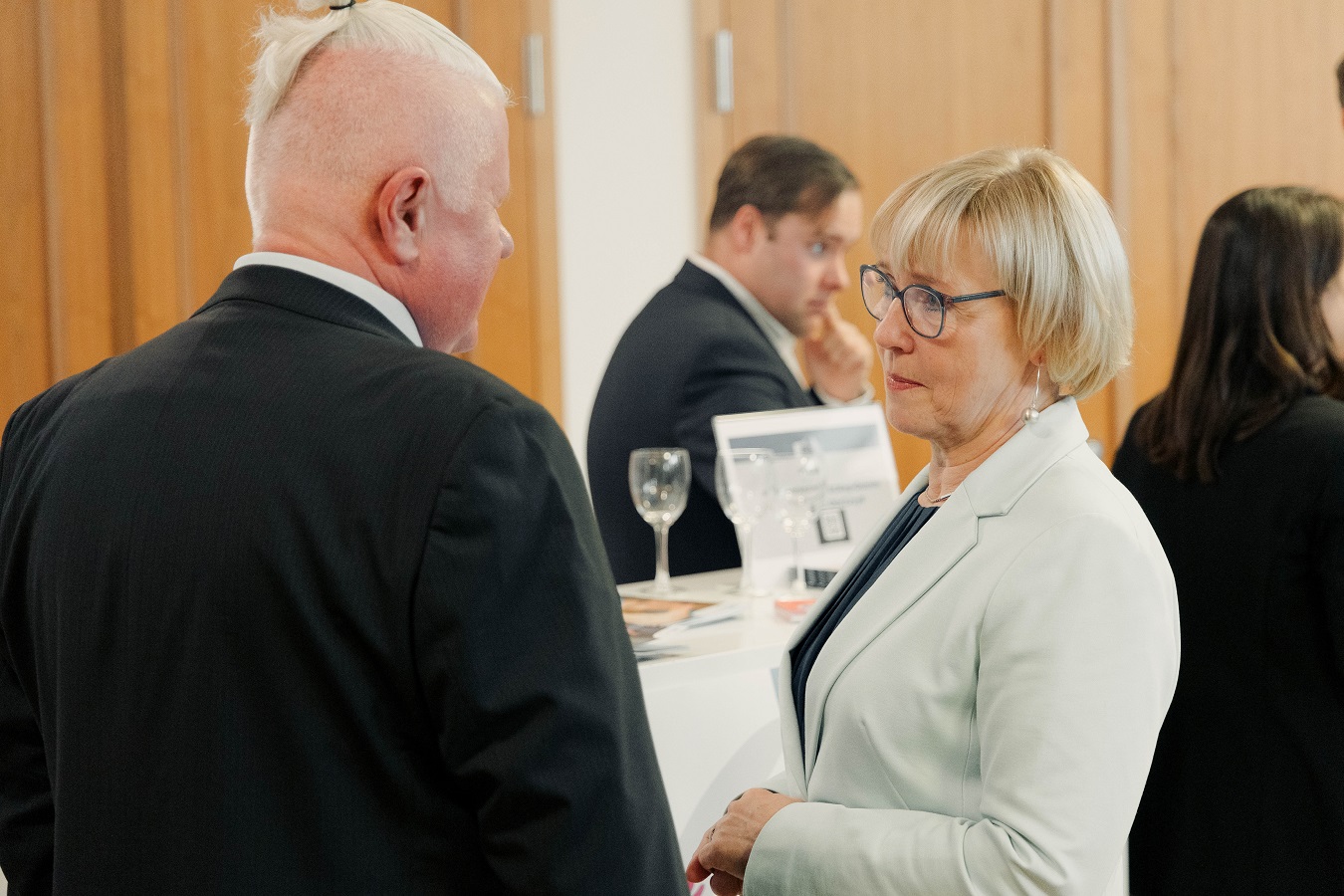 Karola Becker, Mitglied im Vorstand des IB, im Gespräch