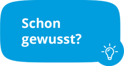 Hellblauer Sprechblasen-Dialog mit weißer Schrift 'Schon gewusst?' und kleinem Glühbirnen-Symbol unten rechts.