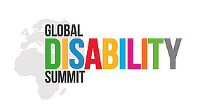 Logo des "Global Disability Summit": Eine blassgraue Weltkarte im Hintergrund, darauf in bunter Schrift: "Global Disability Summit".