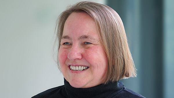 Porträt von Dr. Christine Steiner vom Deutschen Jugendinstitut (DJI).
