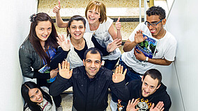 Jugendliche in Schule des Internationalen Bundes