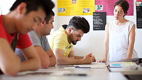 Jugendliche bei Weiterbildungsmaßnahme