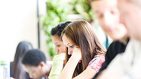 Schüler*innen in einer Schule des Internationalen Bundes (IB)
