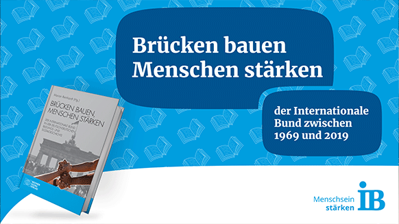 Grafik mit dem Cover des vorgestellten Buches, dazu die Schrift im Bild: "Brücken bauen Menschen stärken - der Internationale Bund zwischen 1969 und 2019". 